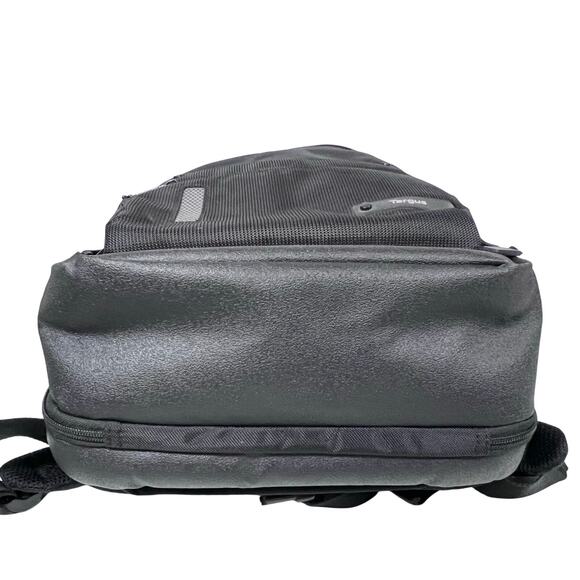 Targus Revolution Checkpoint-Friendly Backpack Safe Port 15.6 inch Used - Picture 5 of 13